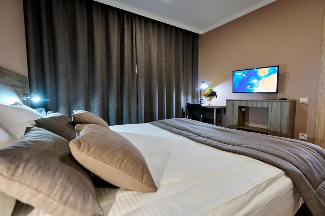 Victoria Hotel Uralsk Exterior photo