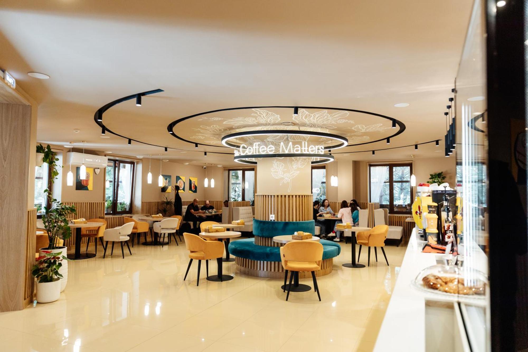 Victoria Hotel Uralsk Exterior photo