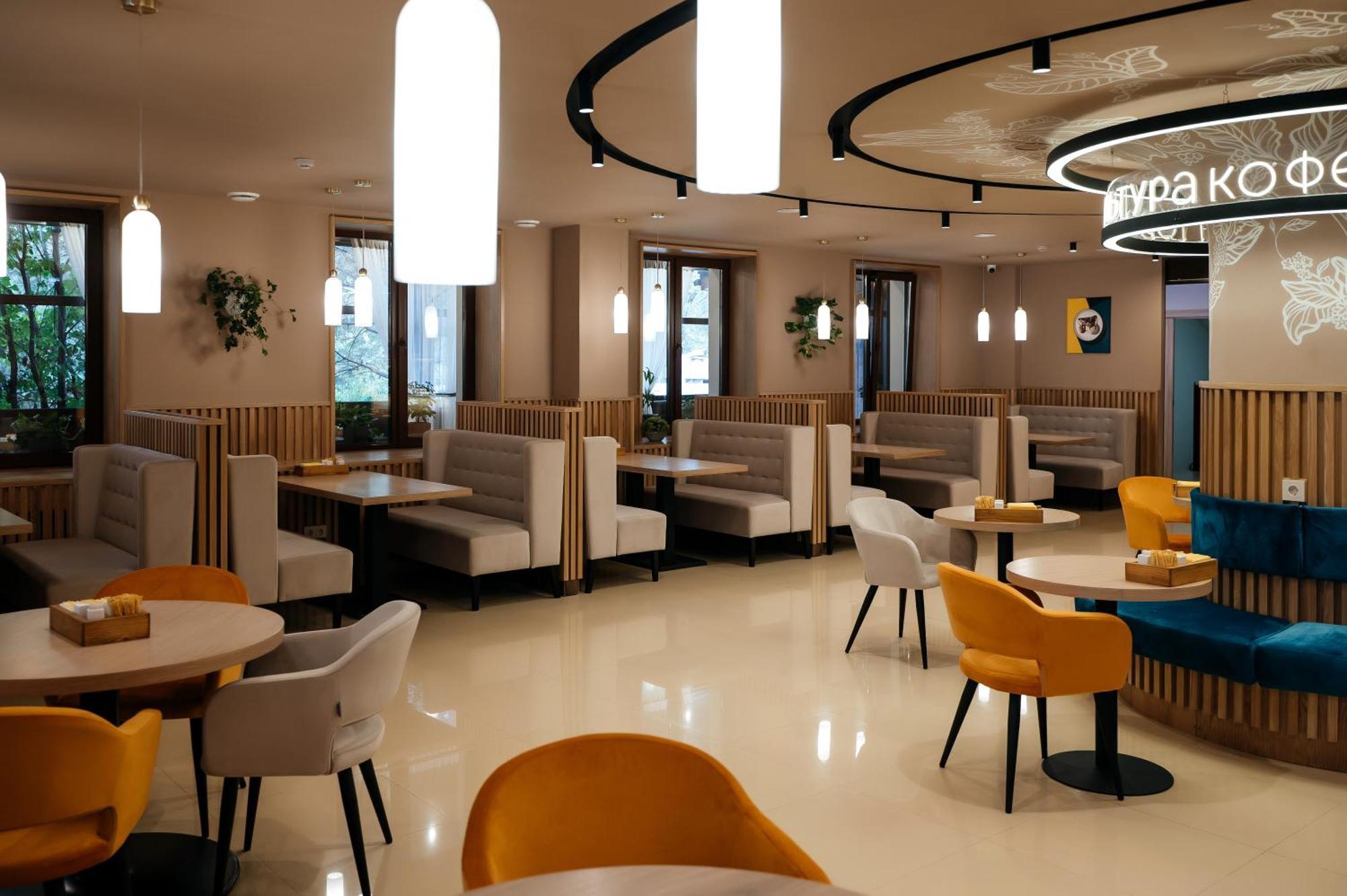 Victoria Hotel Uralsk Exterior photo