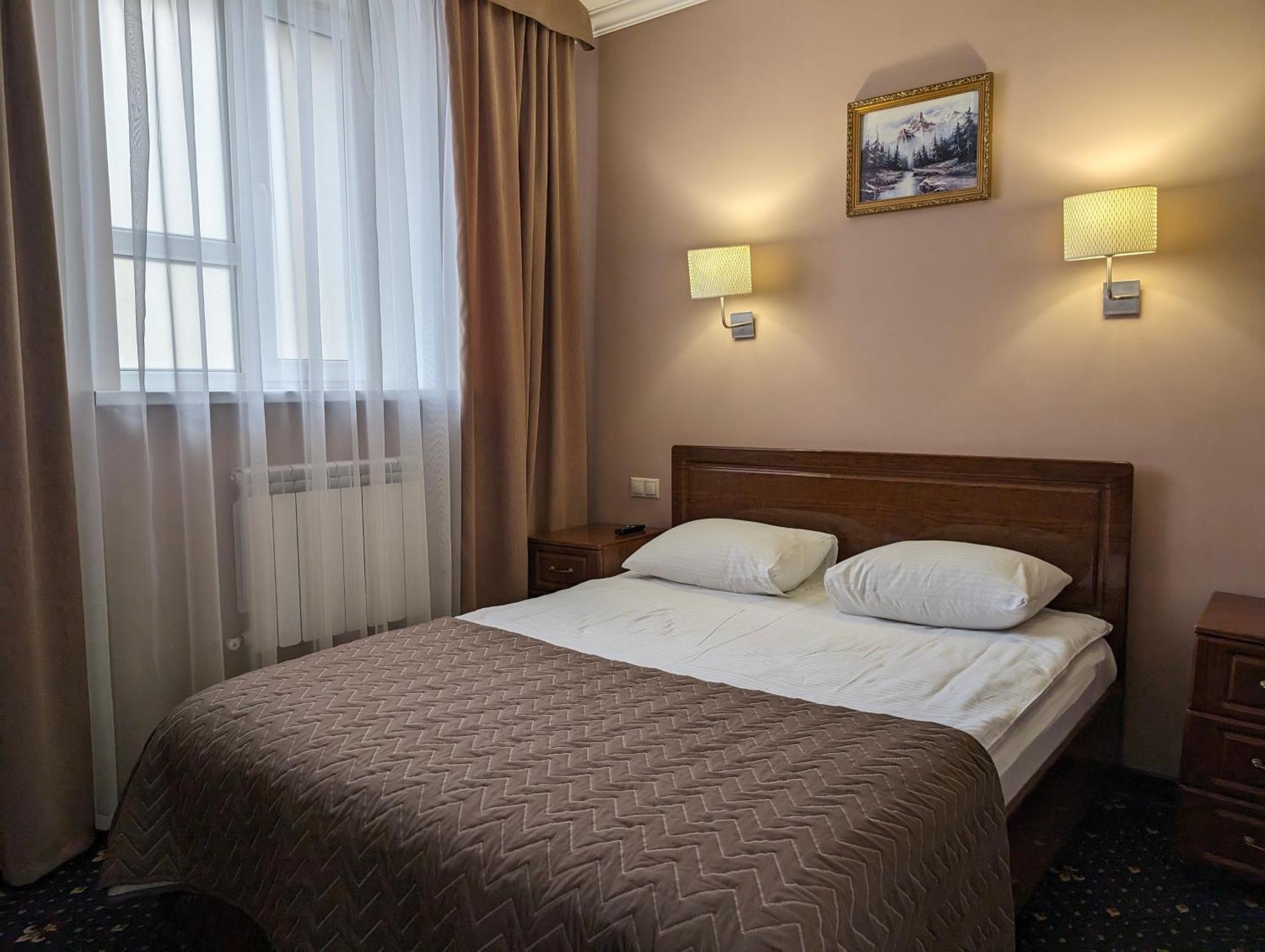 Victoria Hotel Uralsk Exterior photo