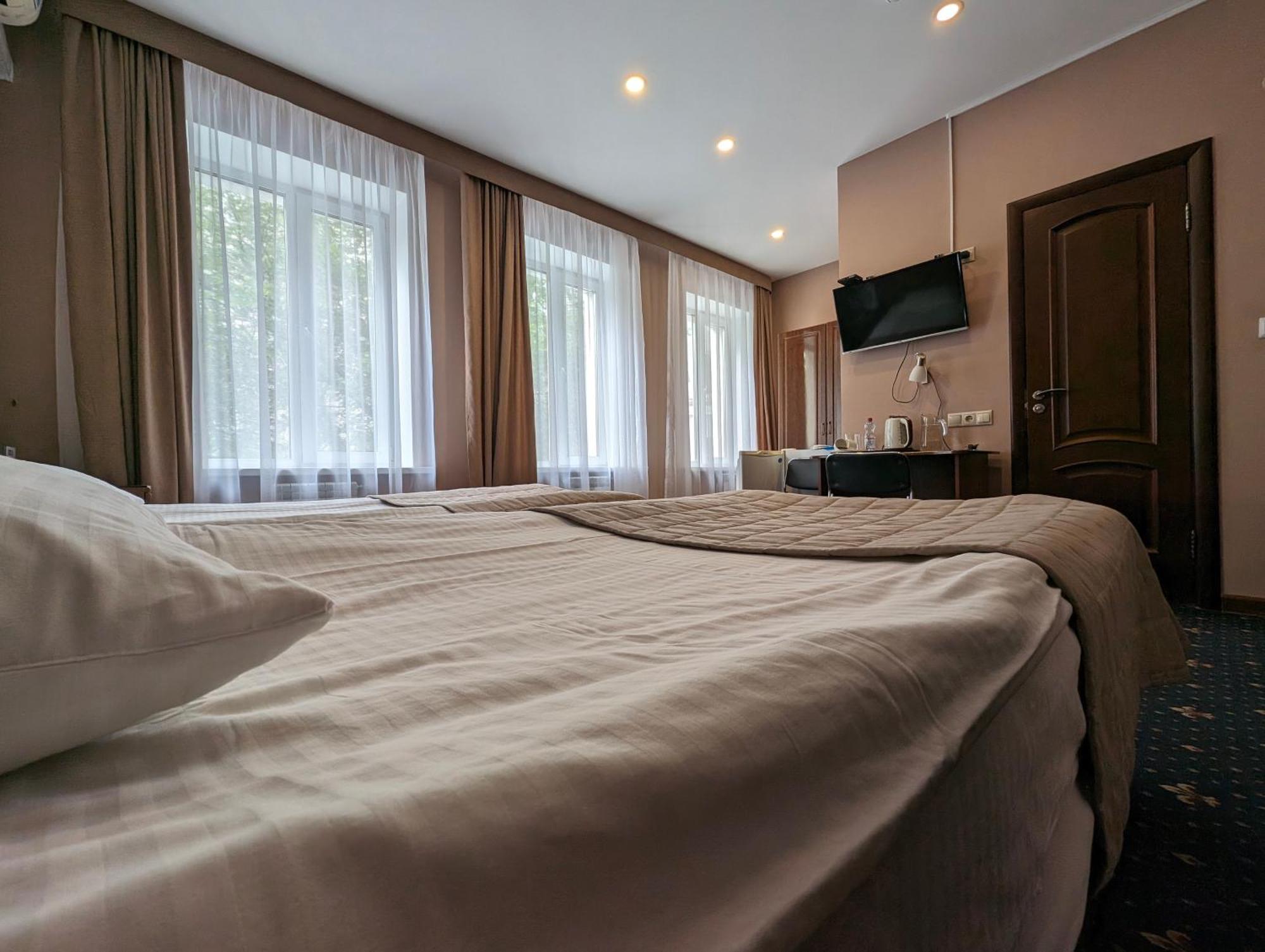 Victoria Hotel Uralsk Exterior photo