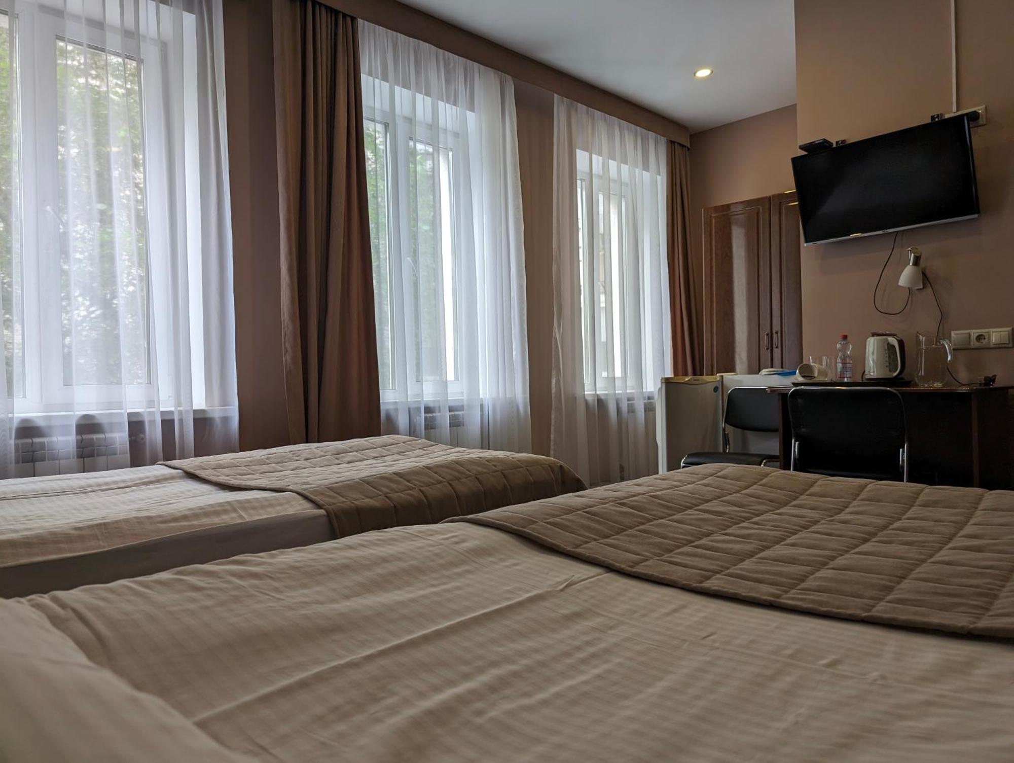 Victoria Hotel Uralsk Exterior photo