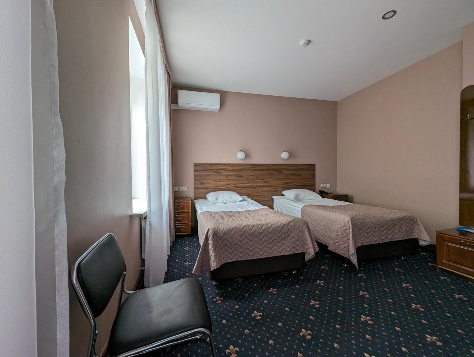 Victoria Hotel Uralsk Exterior photo