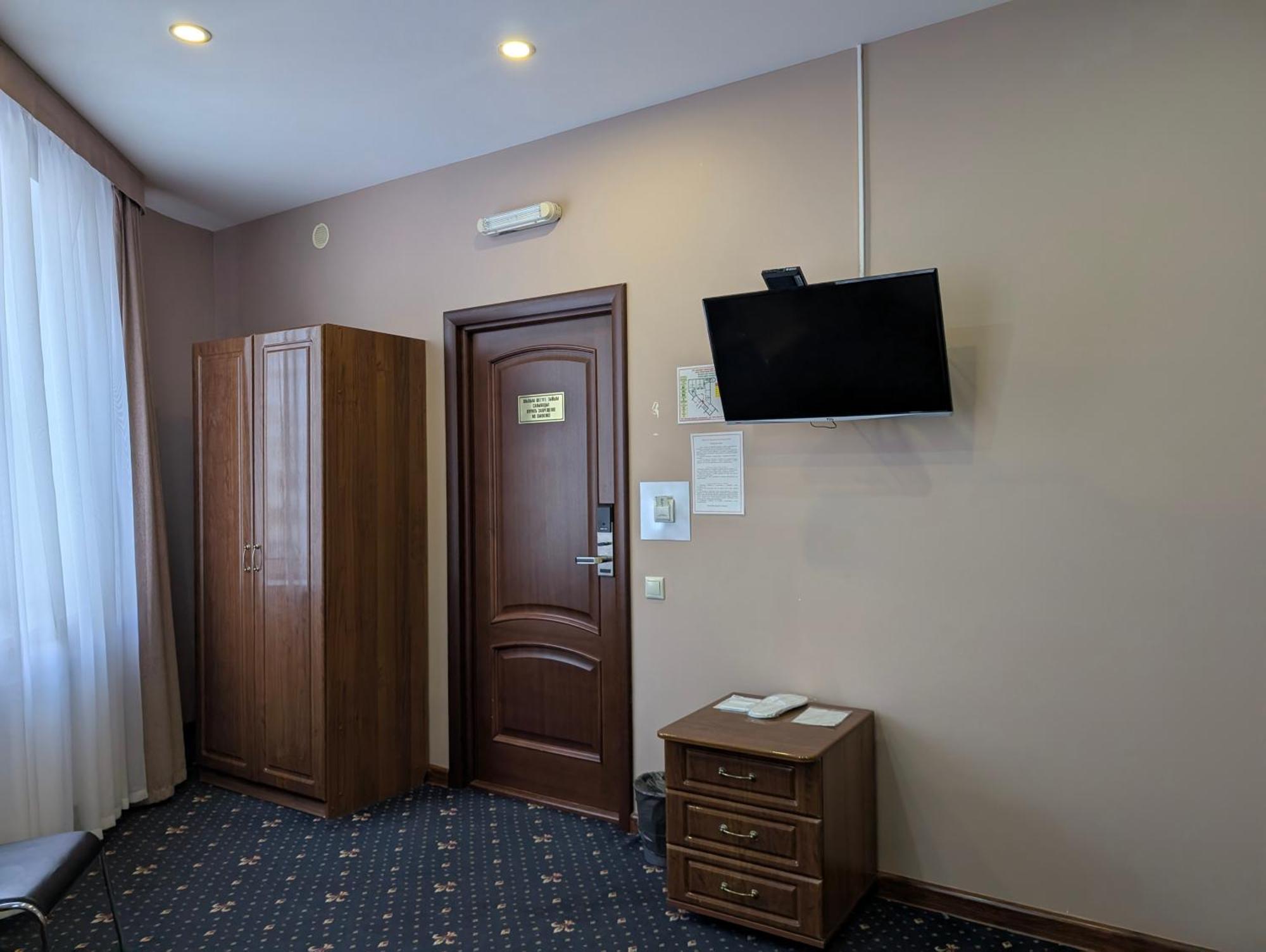 Victoria Hotel Uralsk Exterior photo