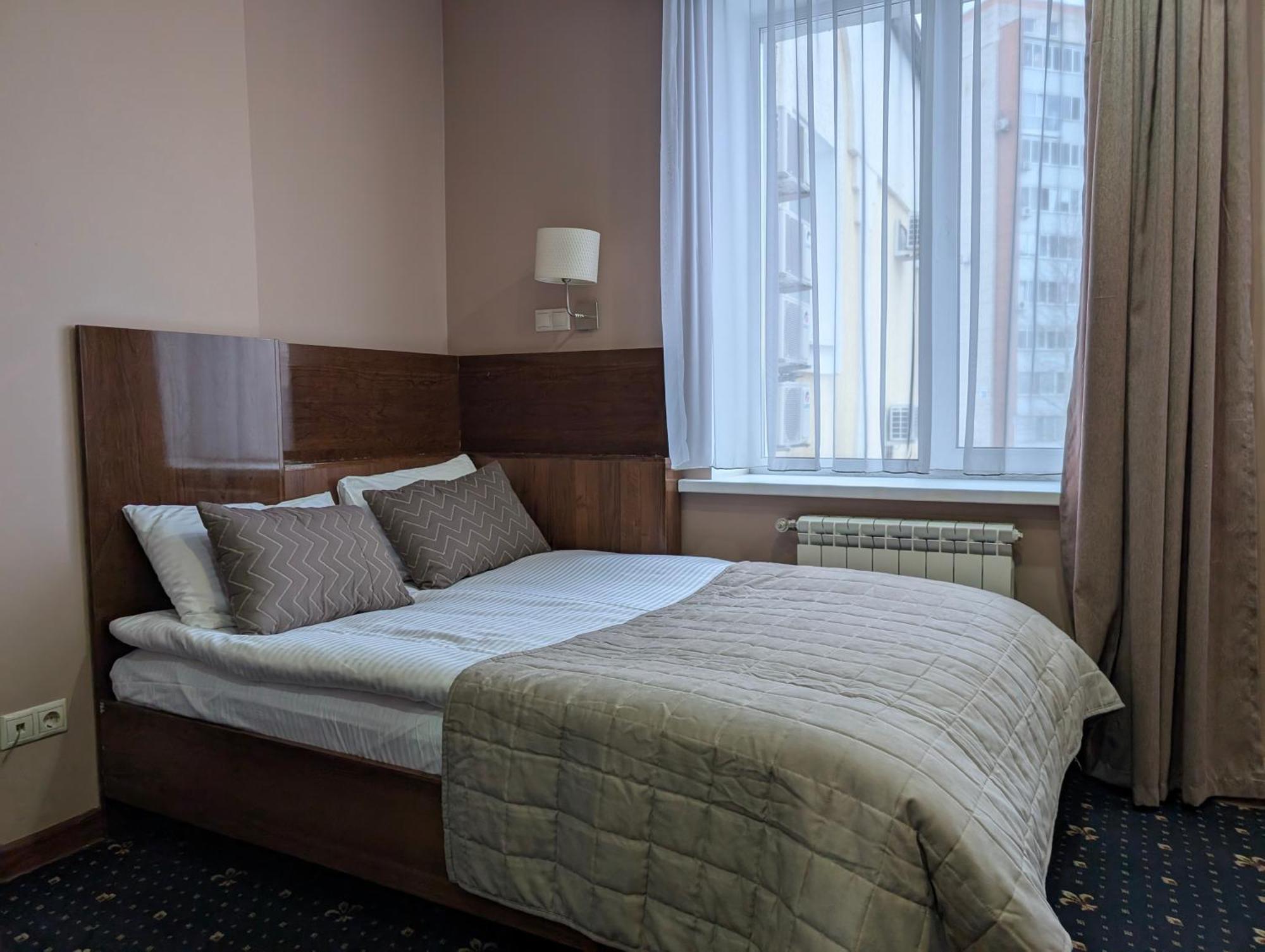 Victoria Hotel Uralsk Exterior photo