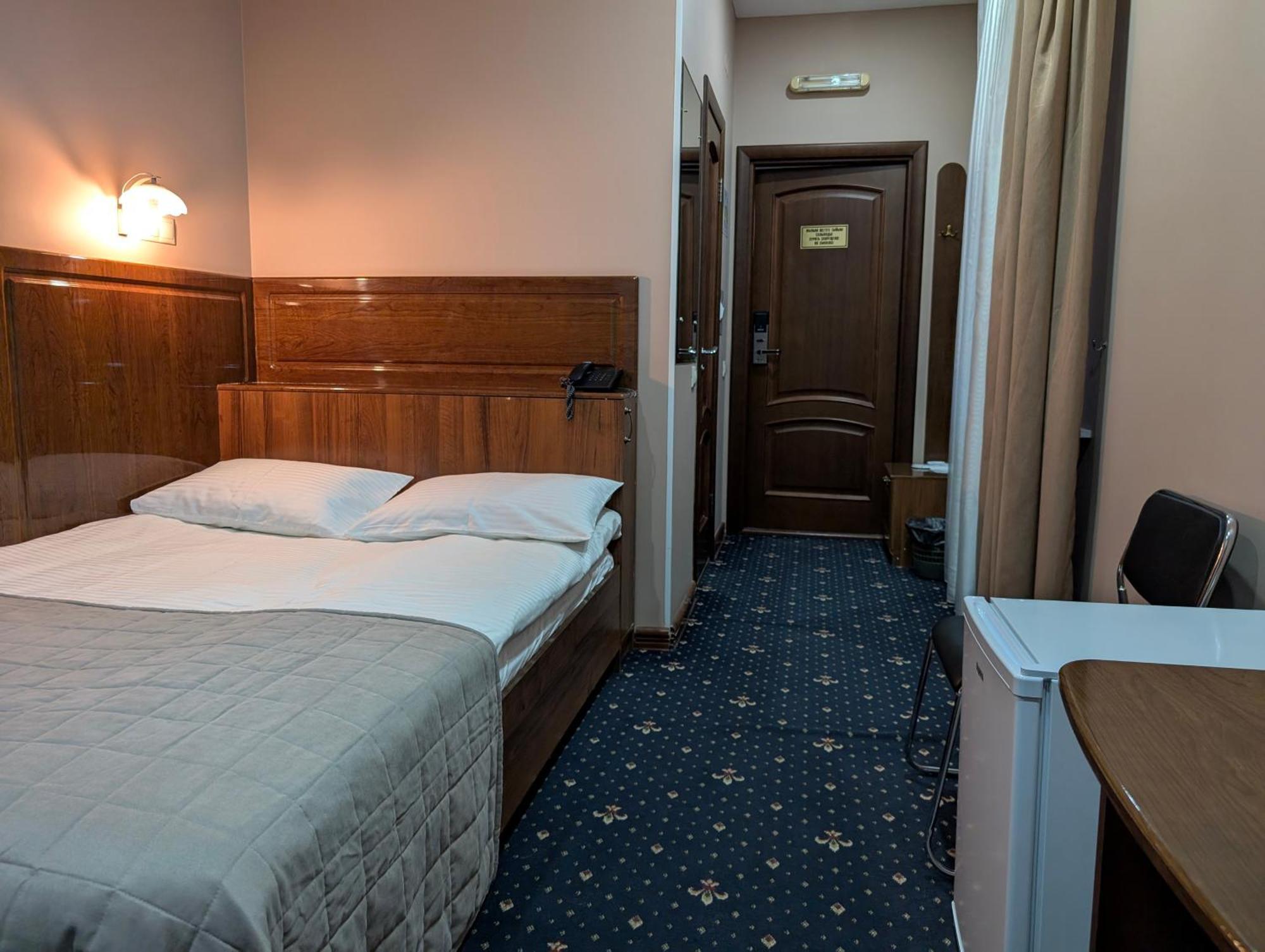 Victoria Hotel Uralsk Exterior photo